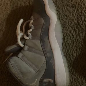 Retro 11 cool grey grade school 6.5 that’s a size 8 in women good condition